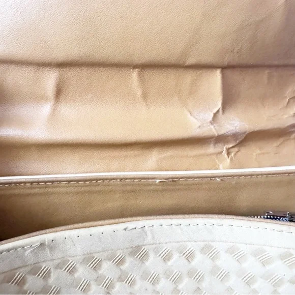 Avelar Hand Tooled Cream Leather Bag - Picture 9 of 11